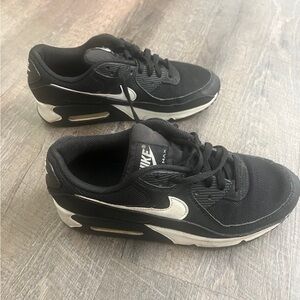 Black Nike Shoes